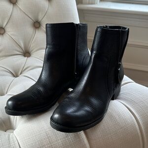 Comfortiva Black Leather Ankle Boots Size 8